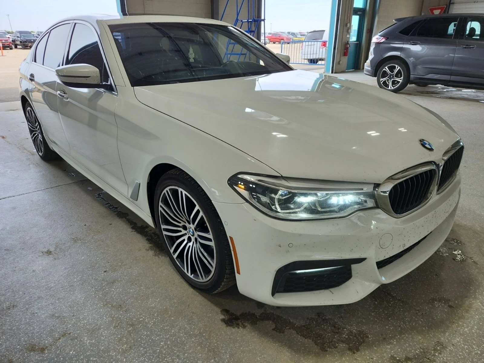 BMW 530 xDrive * M Pack * АвтоКредит * (ЦЕНА ДО БГ), снимка 3 - Автомобили и джипове - 55591890