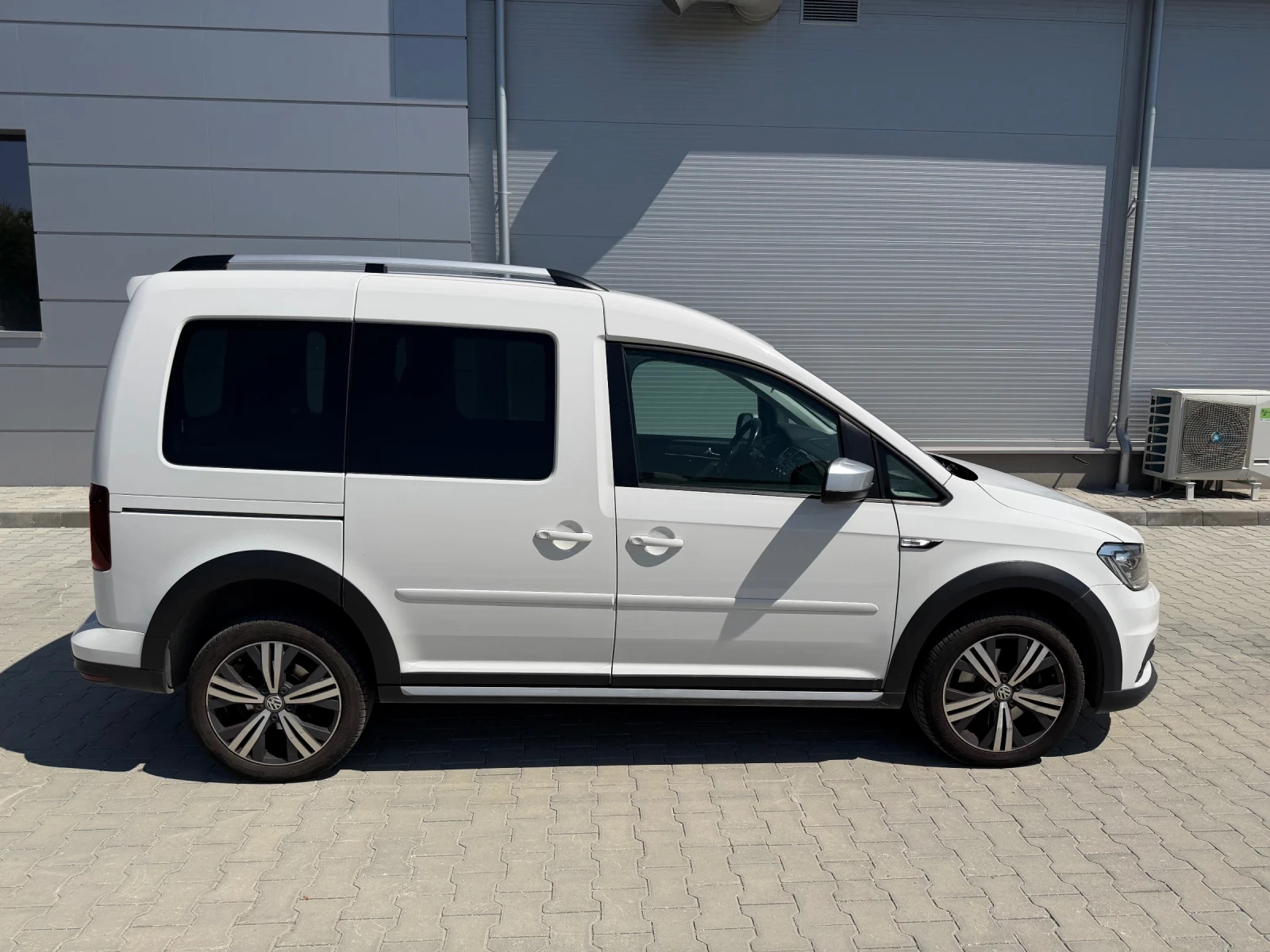 VW Caddy, снимка 4 - Автомобили и джипове - 55944100