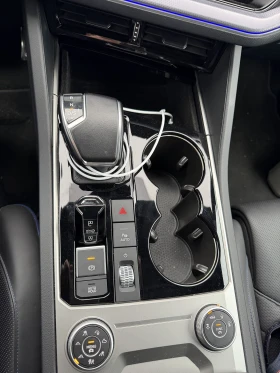 VW Touareg R 3.0 V6 eHybrid 4MOTION - 136000 лв. / 69535.70 € - 45750037 10