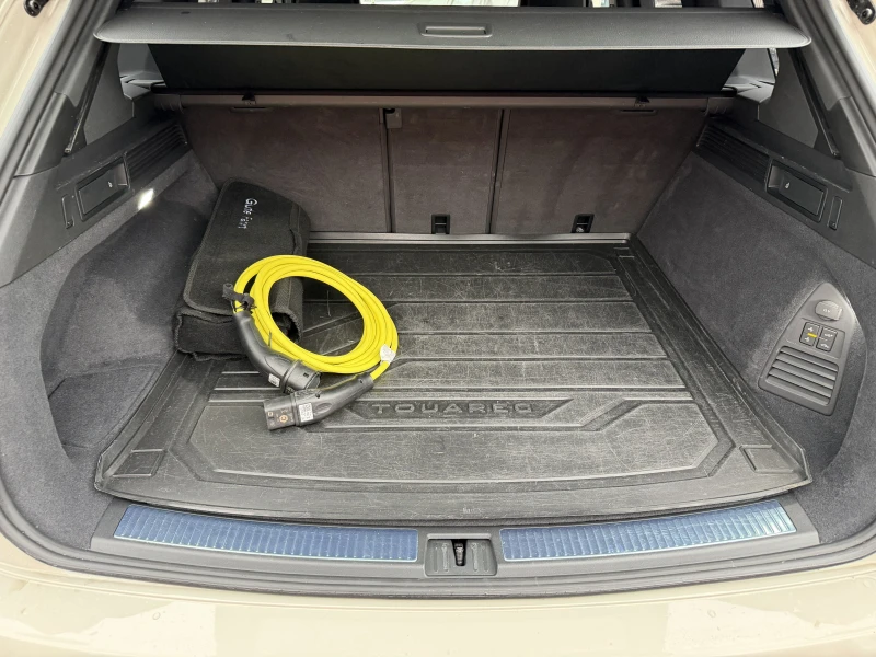 VW Touareg R 3.0 V6 eHybrid 4MOTION, снимка 16 - Автомобили и джипове - 52892401