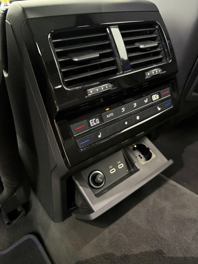 VW Touareg R 3.0 V6 eHybrid 4MOTION, снимка 8 - Автомобили и джипове - 52892401