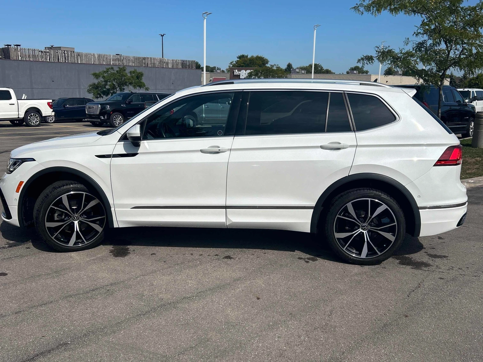 VW Tiguan Highline R-LINE * * CARFAX * * АВТО КРЕДИТ * *  - изображение 3