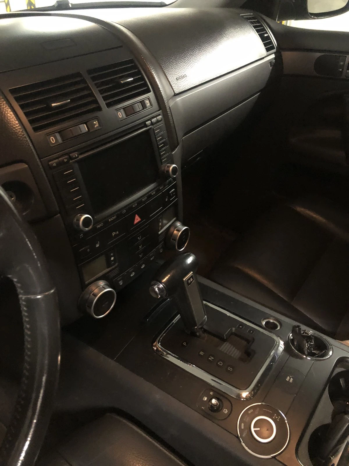VW Touareg, снимка 7 - Автомобили и джипове - 54379571