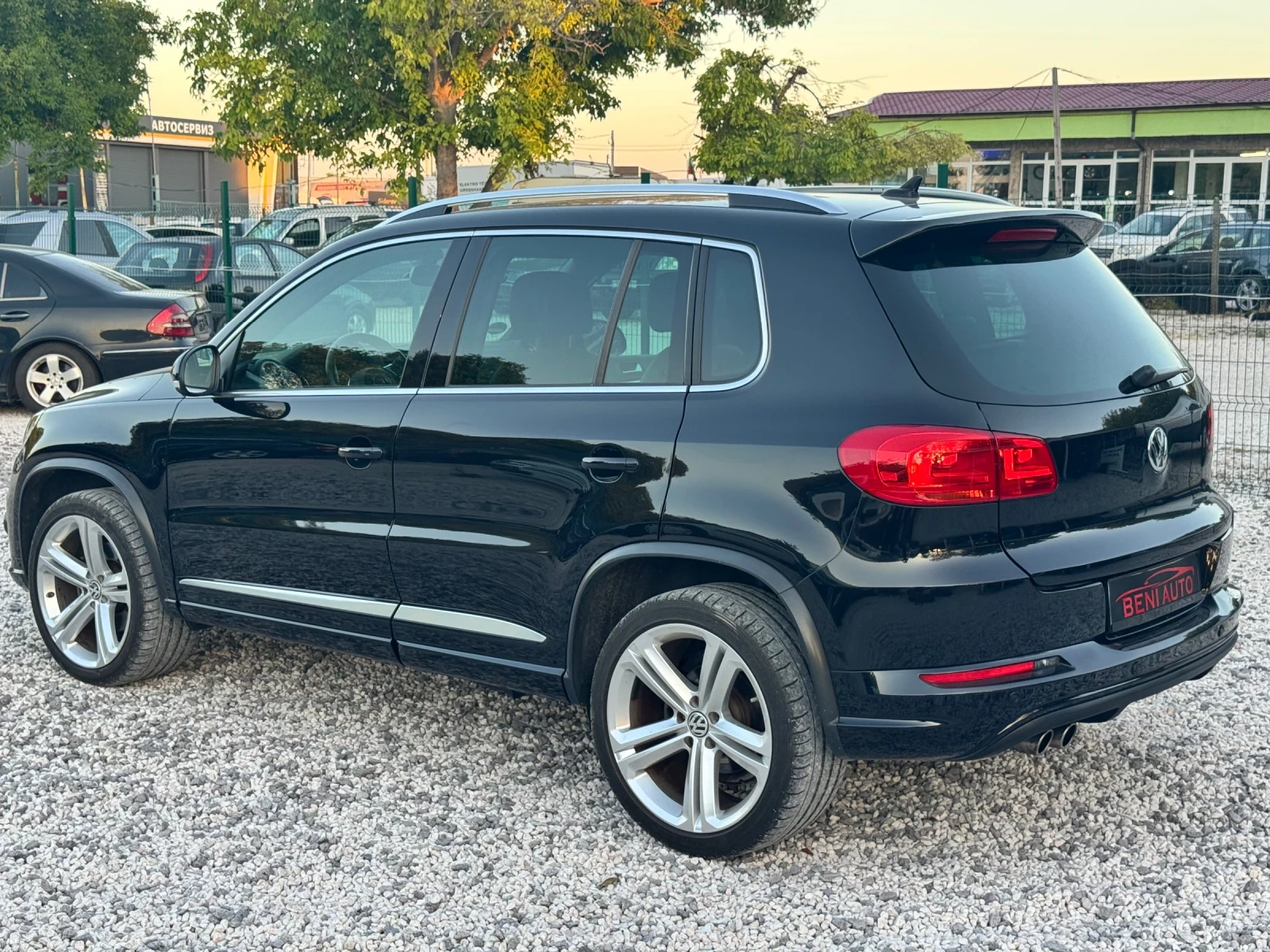 VW Tiguan R-LINE 4x4, снимка 4 - Автомобили и джипове - 55105374