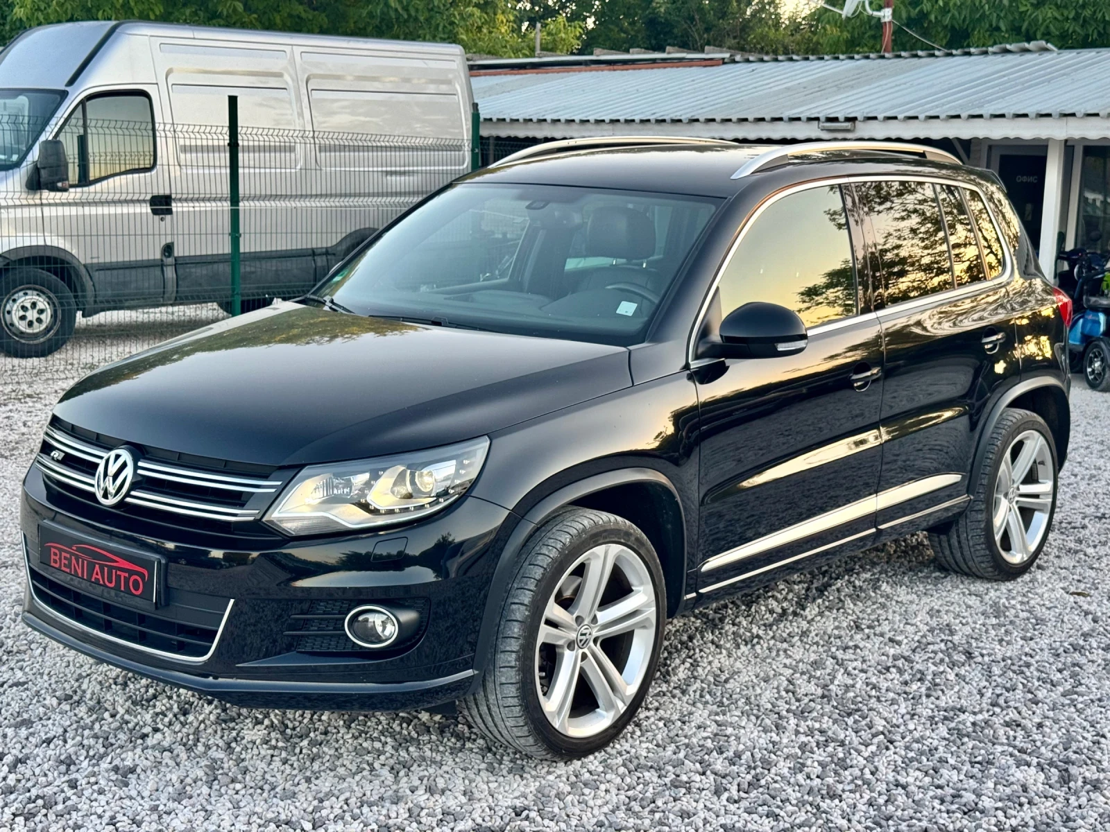 VW Tiguan R-LINE 4x4, снимка 2 - Автомобили и джипове - 55105374