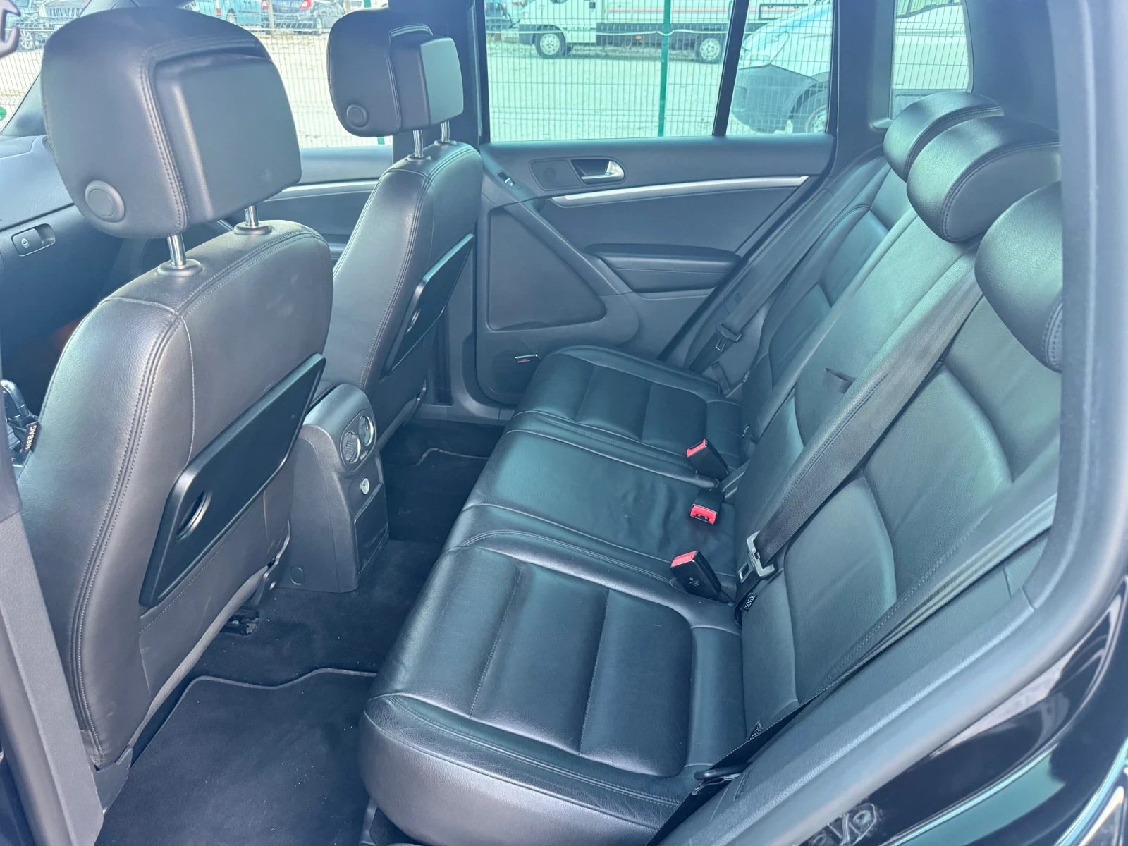 VW Tiguan R-LINE 4x4, снимка 12 - Автомобили и джипове - 55105374