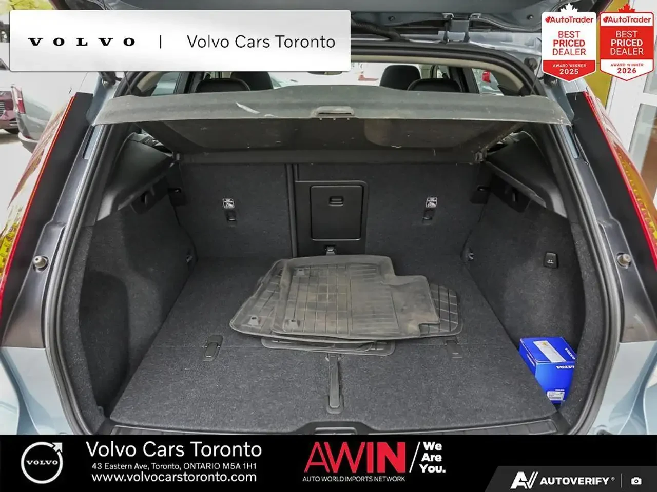 Volvo XC40 Plus Dark Theme All Wheel Drive, снимка 11 - Автомобили и джипове - 56564866