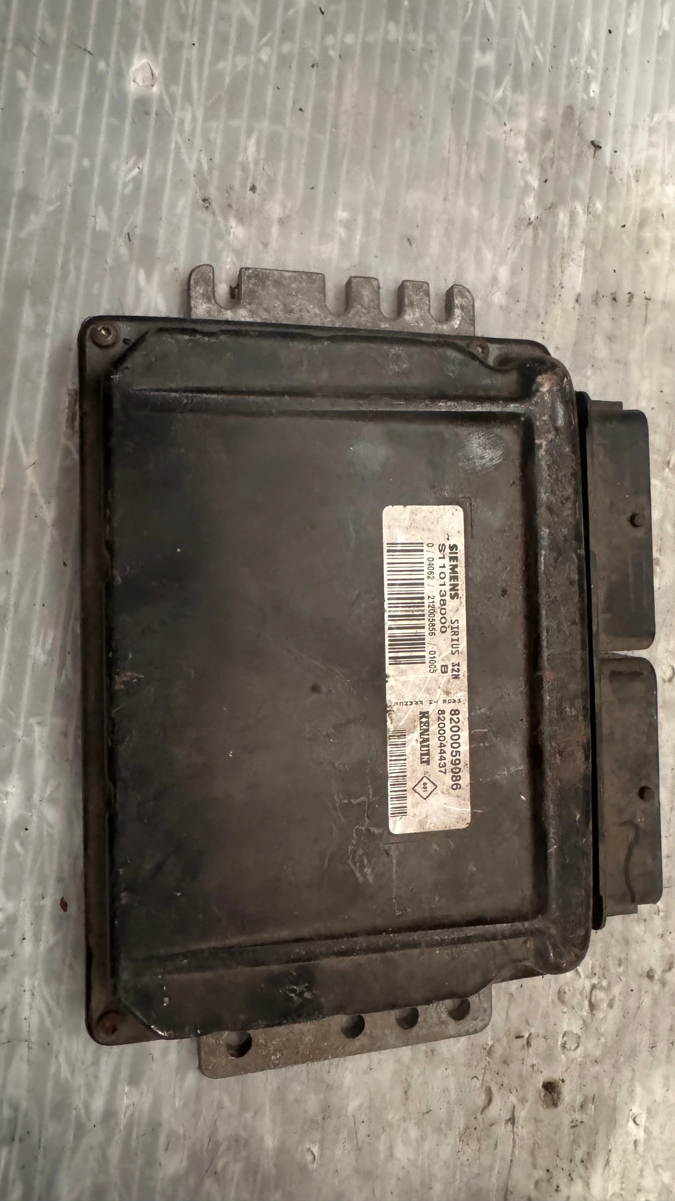    / ECU /    Renault Clio - 8200059086 / 8200044437 / S110138000 | Mobile.bg   1