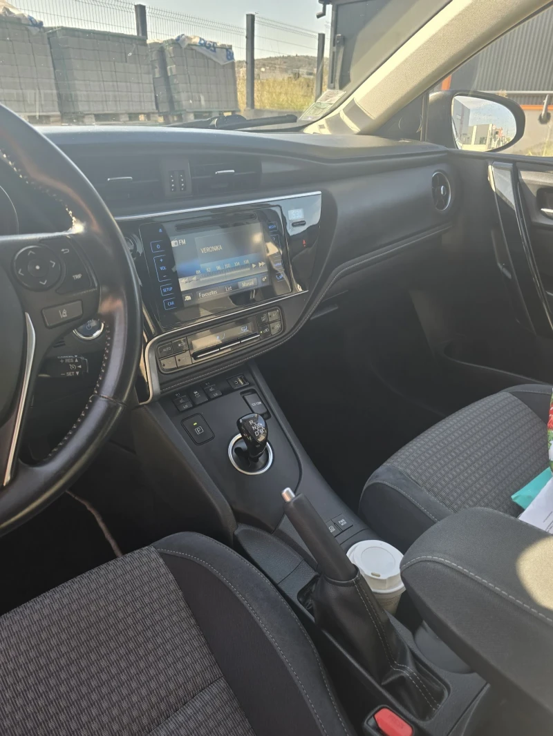 Toyota Auris 1.8 HYBRID 99 k. FULL TOPP, снимка 9 - Автомобили и джипове - 47344155