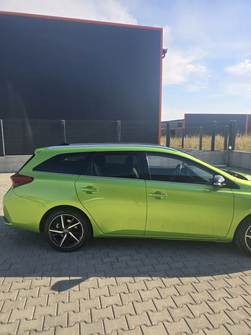 Toyota Auris 1.8 HYBRID 99 k. FULL TOPP, снимка 4 - Автомобили и джипове - 47452595