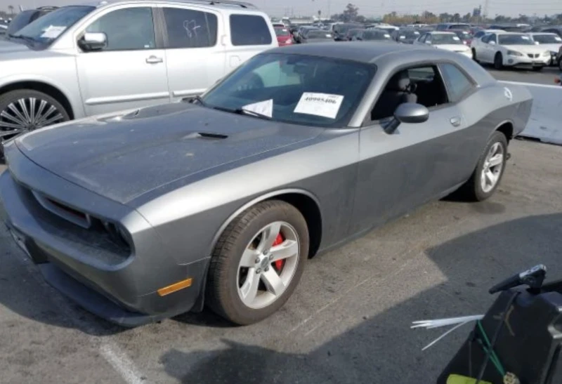 Dodge Challenger SXT, снимка 2 - Автомобили и джипове - 48706308