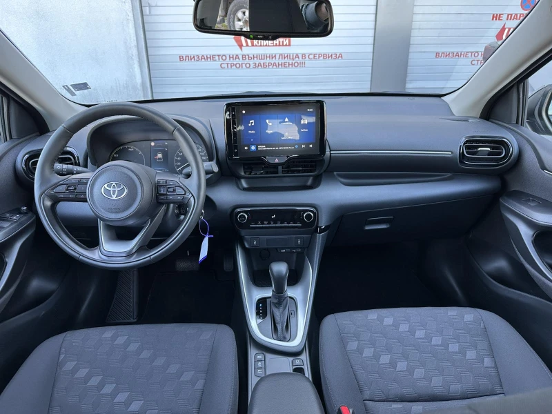 Toyota Yaris 1.5 HEV Chic, снимка 10 - Автомобили и джипове - 52293532