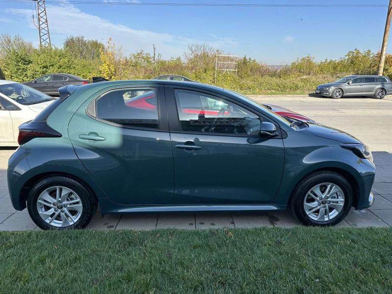 Toyota Yaris 1.5 HEV Chic, снимка 7 - Автомобили и джипове - 52293532