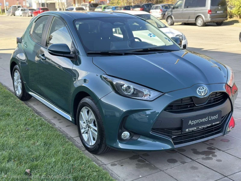 Toyota Yaris 1.5 HEV Chic, снимка 8 - Автомобили и джипове - 52293532