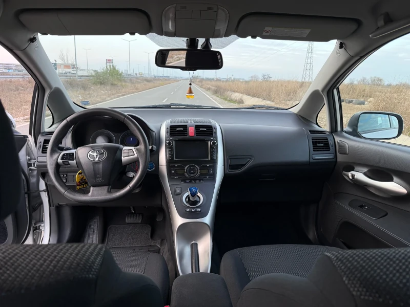 Toyota Auris 1.8, снимка 10 - Автомобили и джипове - 52868411