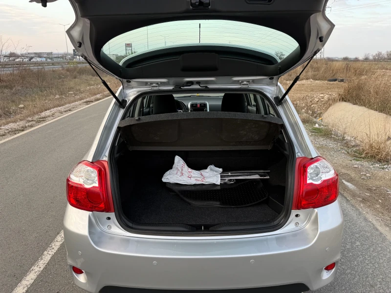 Toyota Auris 1.8, снимка 6 - Автомобили и джипове - 52868411