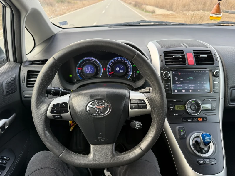 Toyota Auris 1.8, снимка 12 - Автомобили и джипове - 52868411