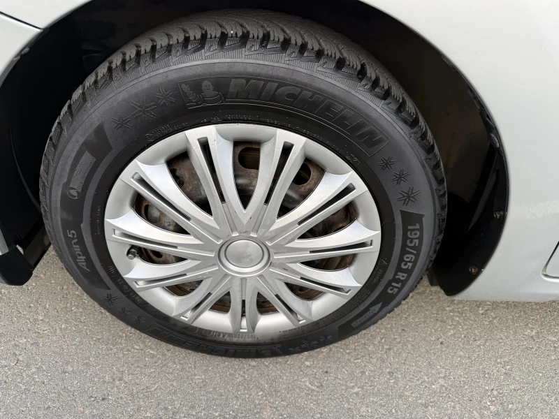 Toyota Auris 1.8, снимка 8 - Автомобили и джипове - 52868411