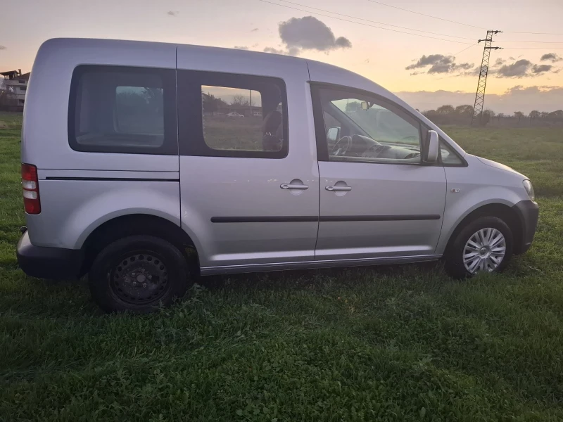 VW Caddy 1.6TDI, снимка 5 - Автомобили и джипове - 52885455
