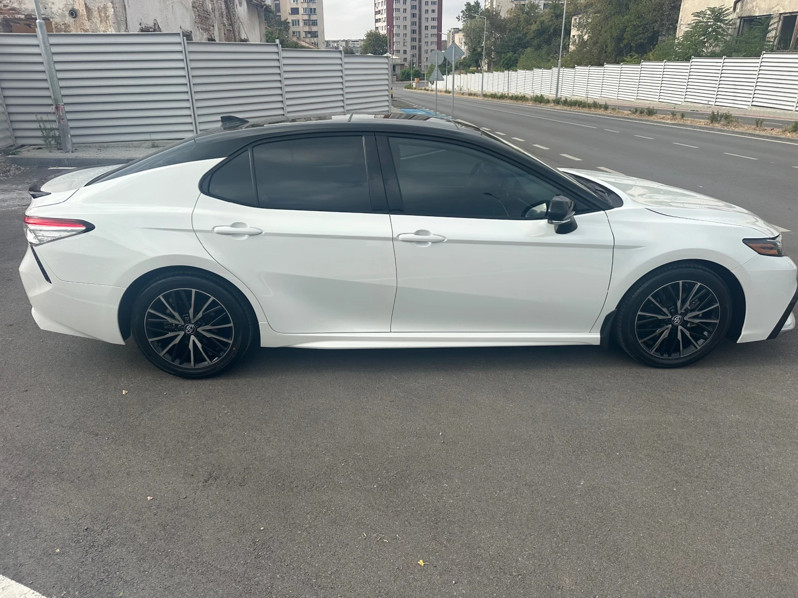 Toyota Camry XSE 4X4 - изображение 2