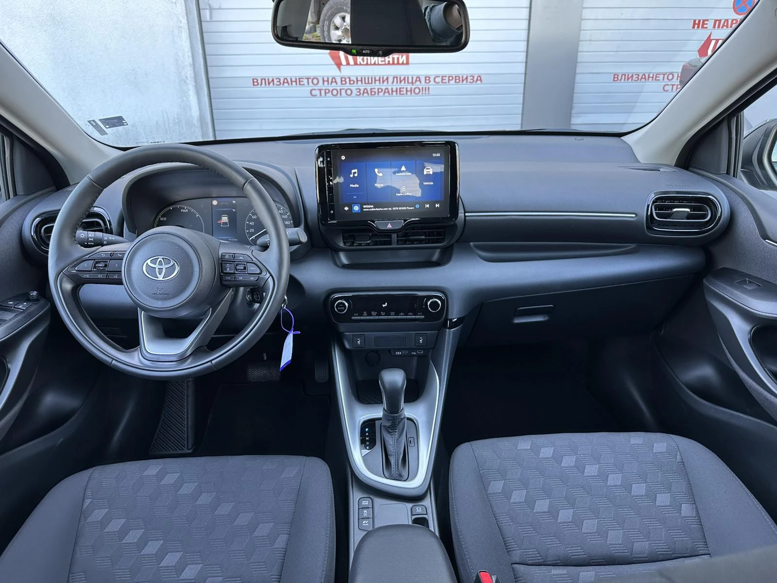 Toyota Yaris 1.5 HEV Chic - изображение 10