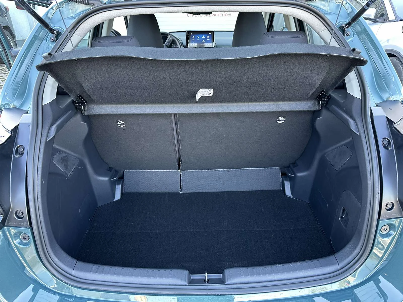 Toyota Yaris 1.5 HEV Chic | Mobile.bg   15