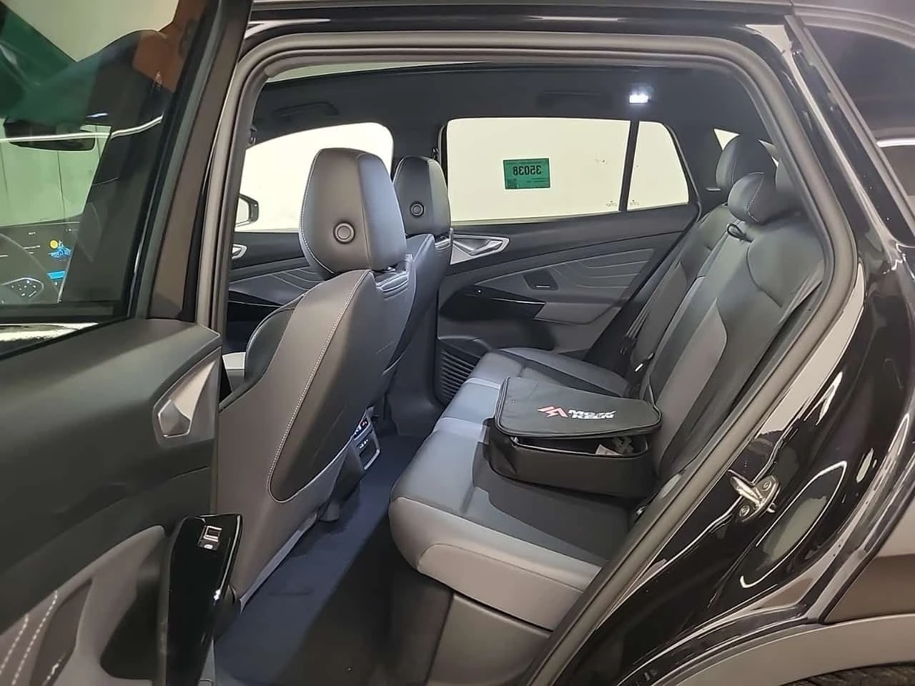 VW ID.4 PRO S * PANORAMA* ОБДУХВАНЕ* LANE ASSIST* CARFAX , снимка 14 - Автомобили и джипове - 53782348