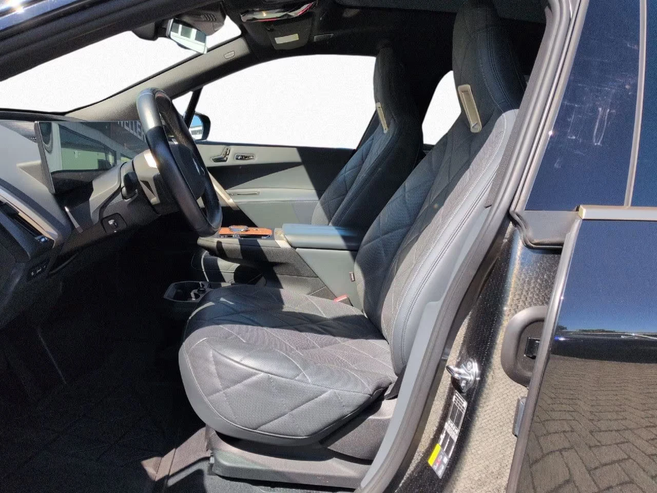 BMW iX M60/xDRIVE/619HP/B&W/LASER/SKY LOUNGE/PRO/360/521z | Mobile.bg � ����������� 10