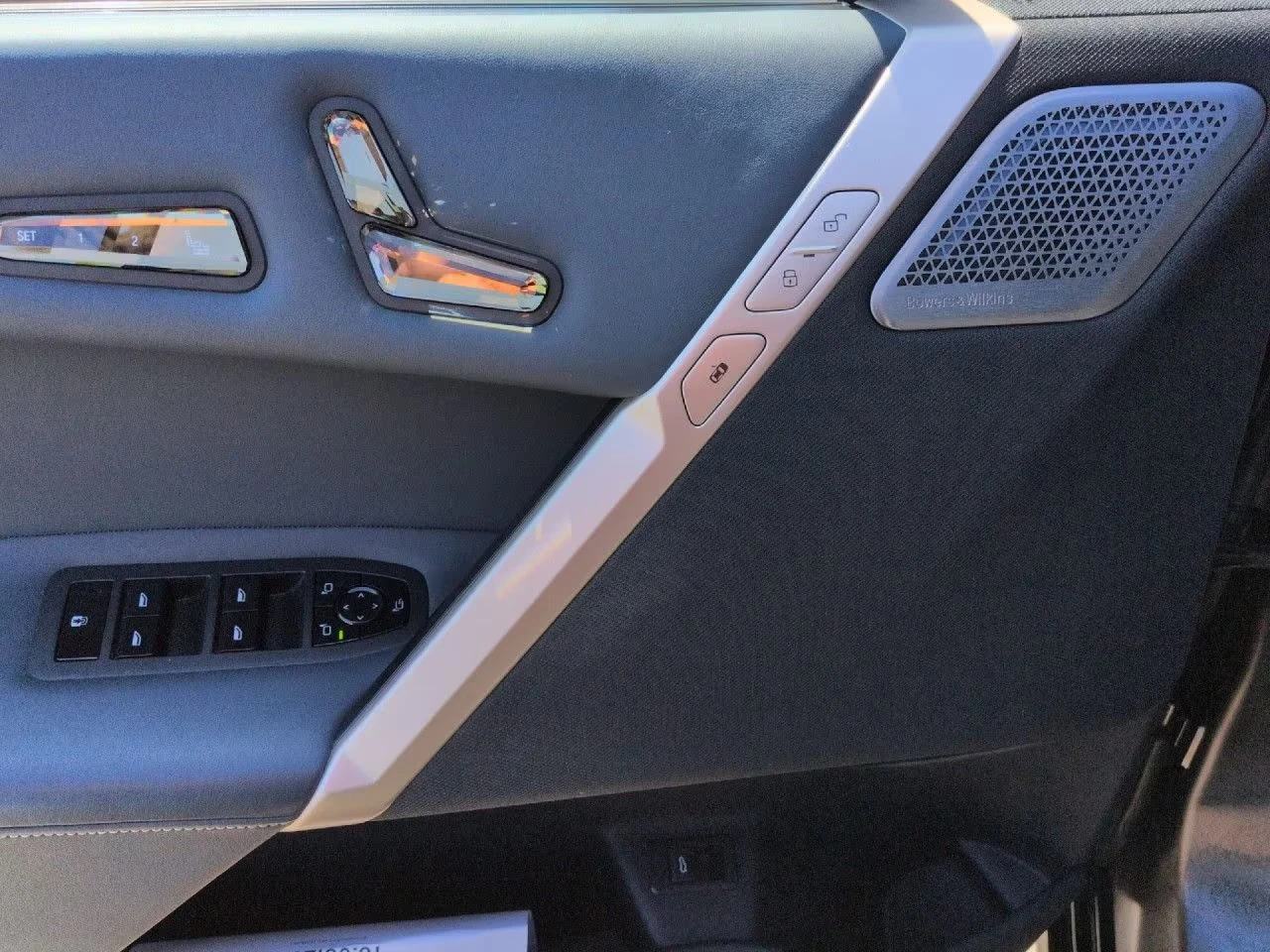 BMW iX M60/xDRIVE/619HP/B&W/LASER/SKY LOUNGE/PRO/360/521z | Mobile.bg � ����������� 14