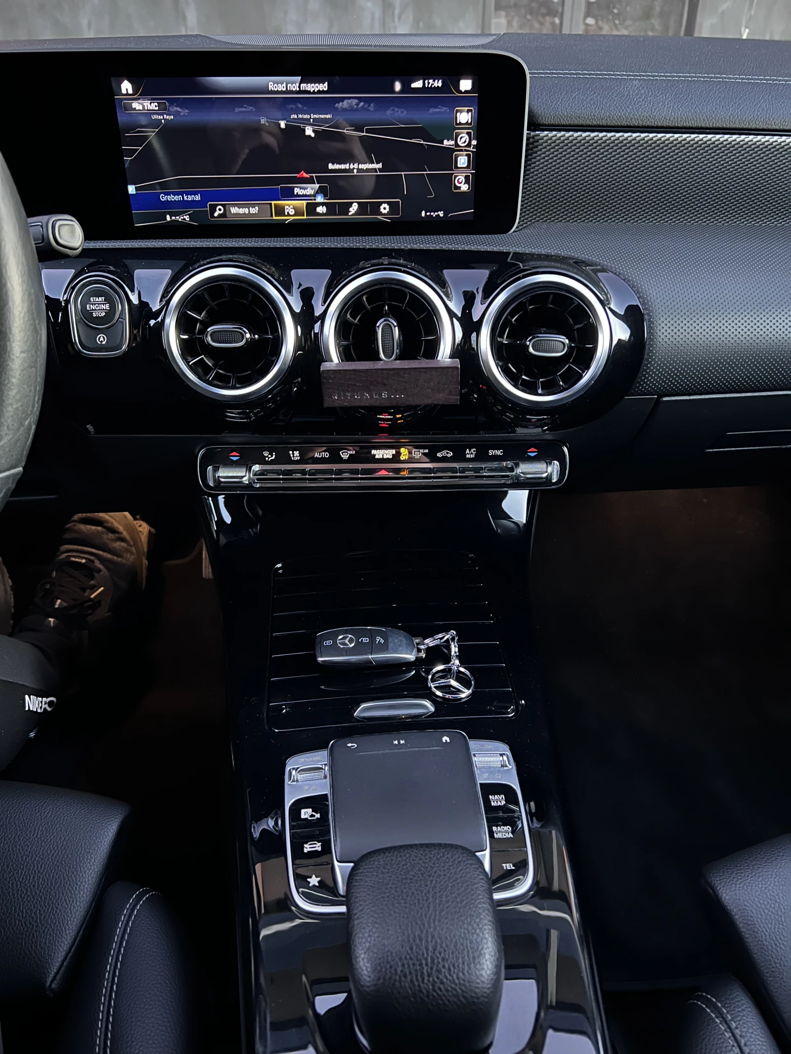 Mercedes-Benz CLA 200d SB* LED* MBUX* KAMERA* AHK, снимка 8 - Автомобили и джипове - 55186983