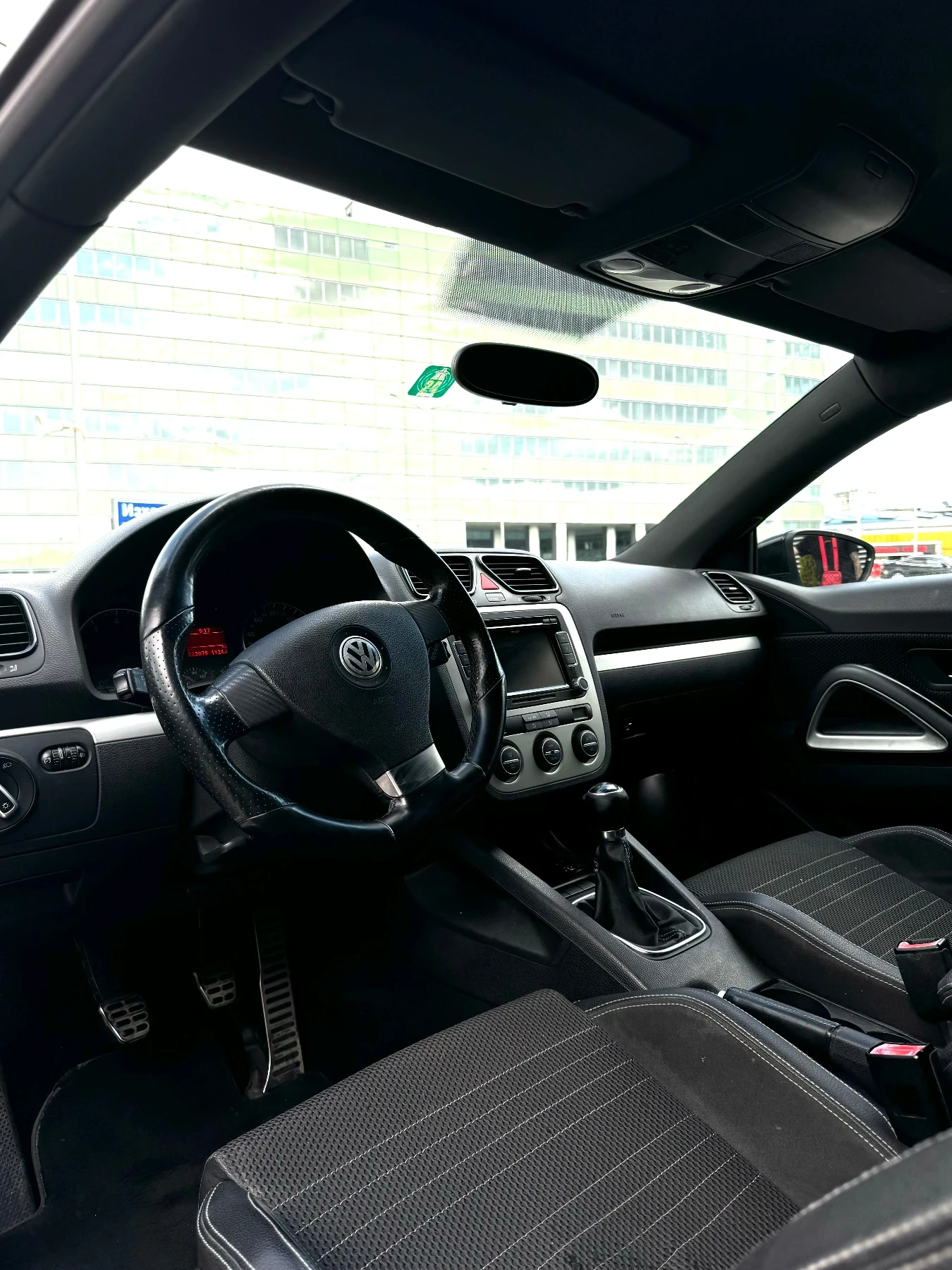 VW Scirocco 2.0T Швейцария внос!, снимка 8 - Автомобили и джипове - 55424831