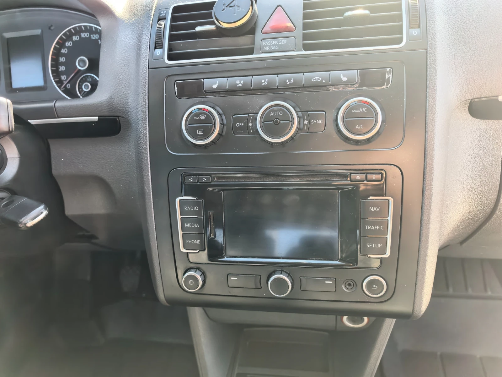VW Touran, снимка 10 - Автомобили и джипове - 55427989