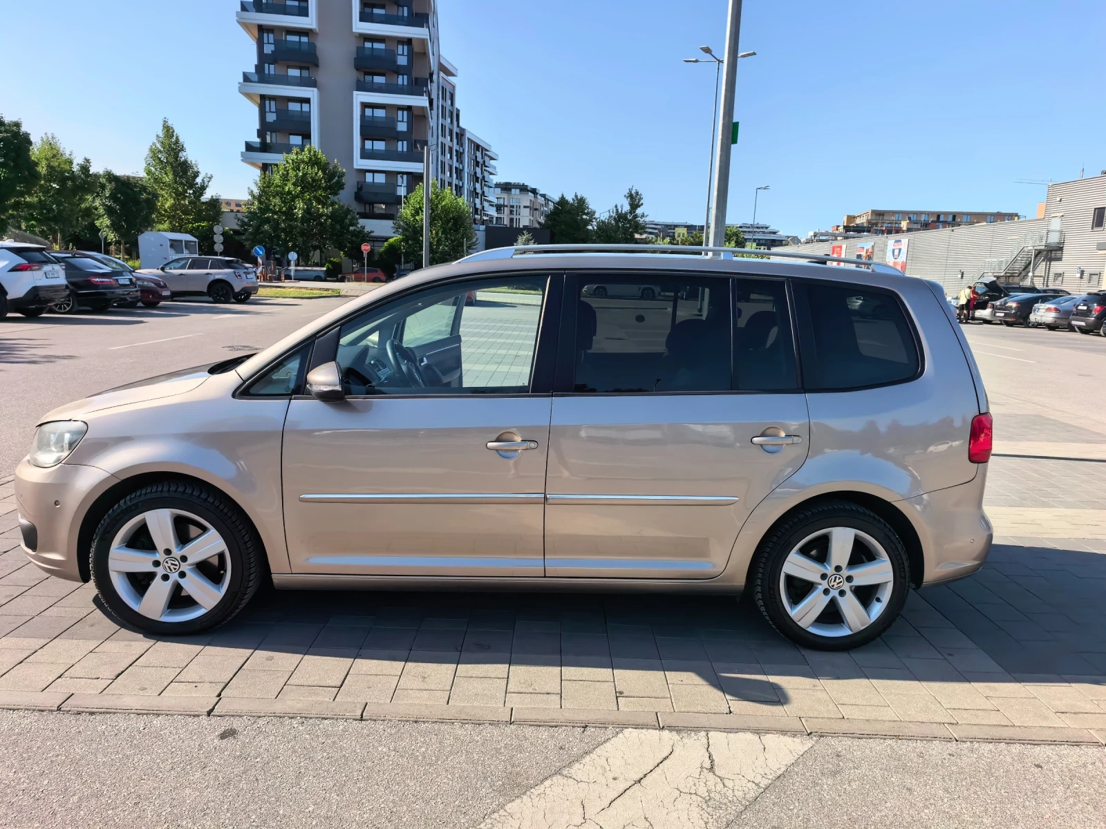 VW Touran, снимка 3 - Автомобили и джипове - 55427989