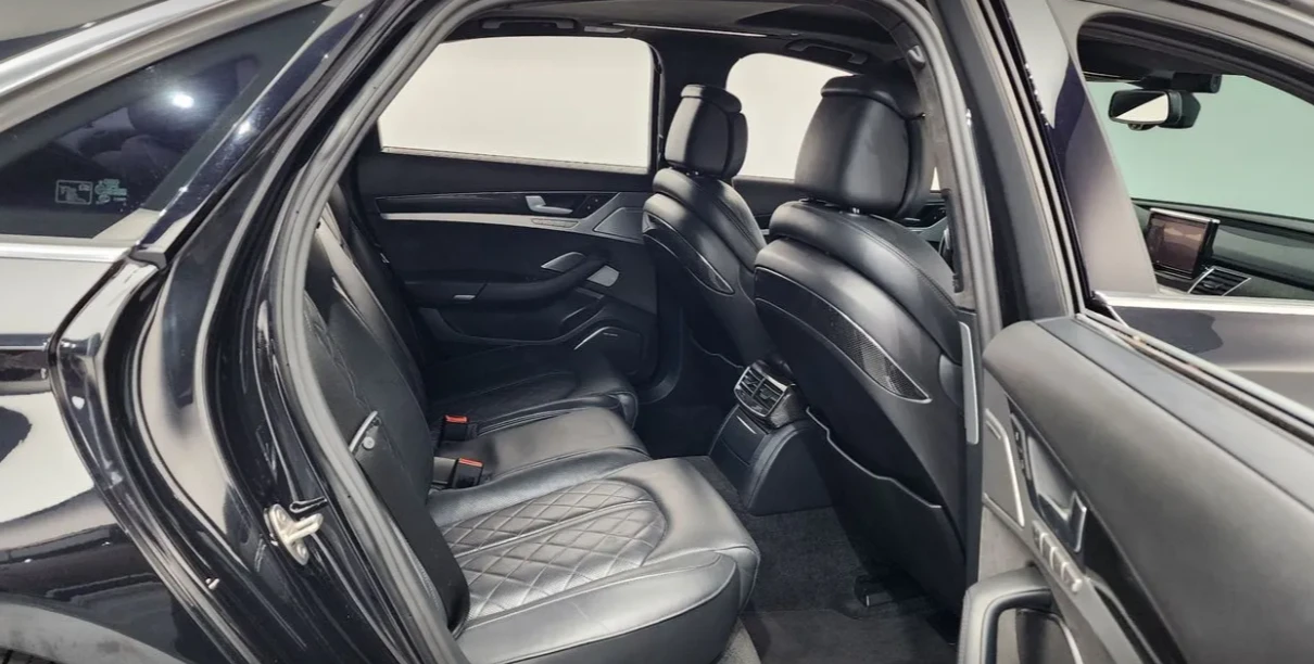 Audi S8 * АВТО КРЕДИТ* ЦЕНА ДО БГ * Сервизна история * , снимка 14 - Автомобили и джипове - 55460162