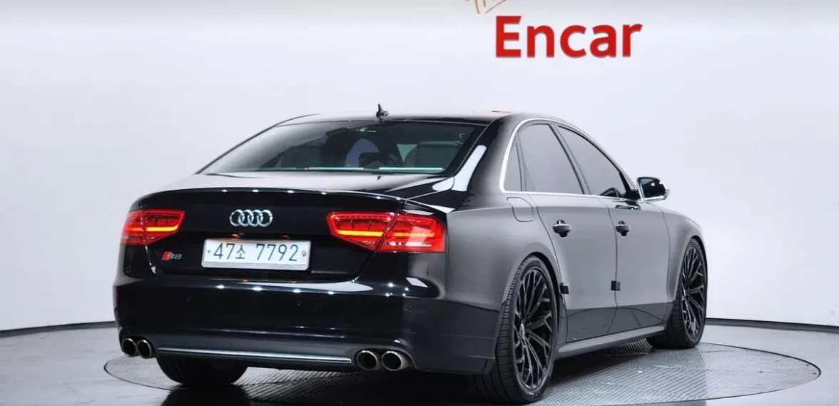 Audi S8 * АВТО КРЕДИТ* ЦЕНА ДО БГ * Сервизна история * , снимка 2 - Автомобили и джипове - 55460162