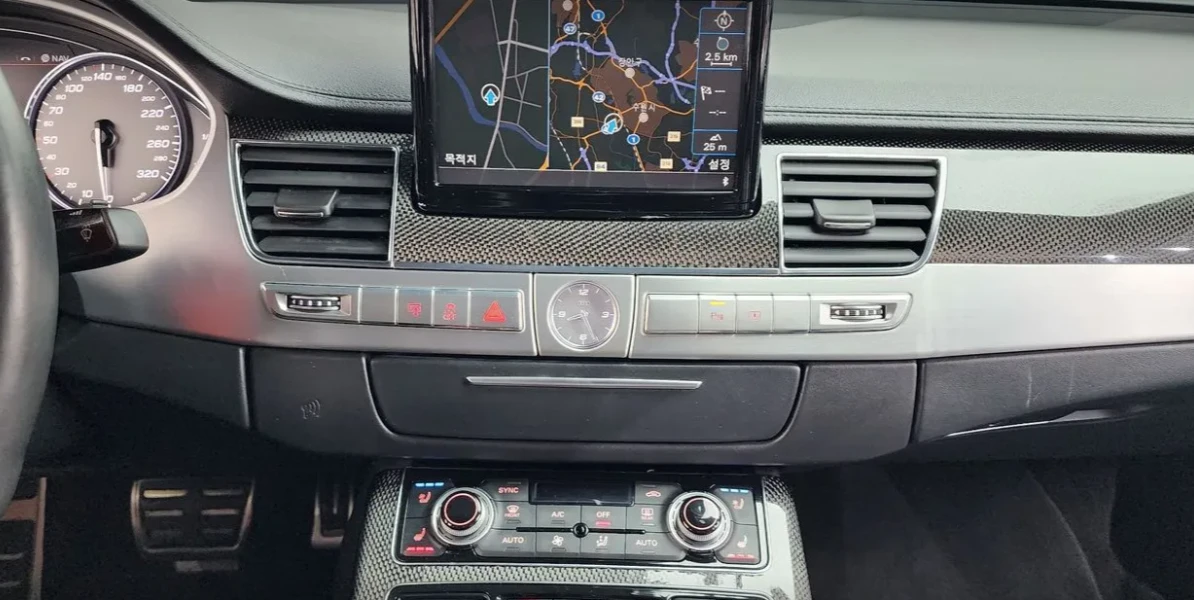 Audi S8 * АВТО КРЕДИТ* ЦЕНА ДО БГ * Сервизна история * , снимка 10 - Автомобили и джипове - 55460162