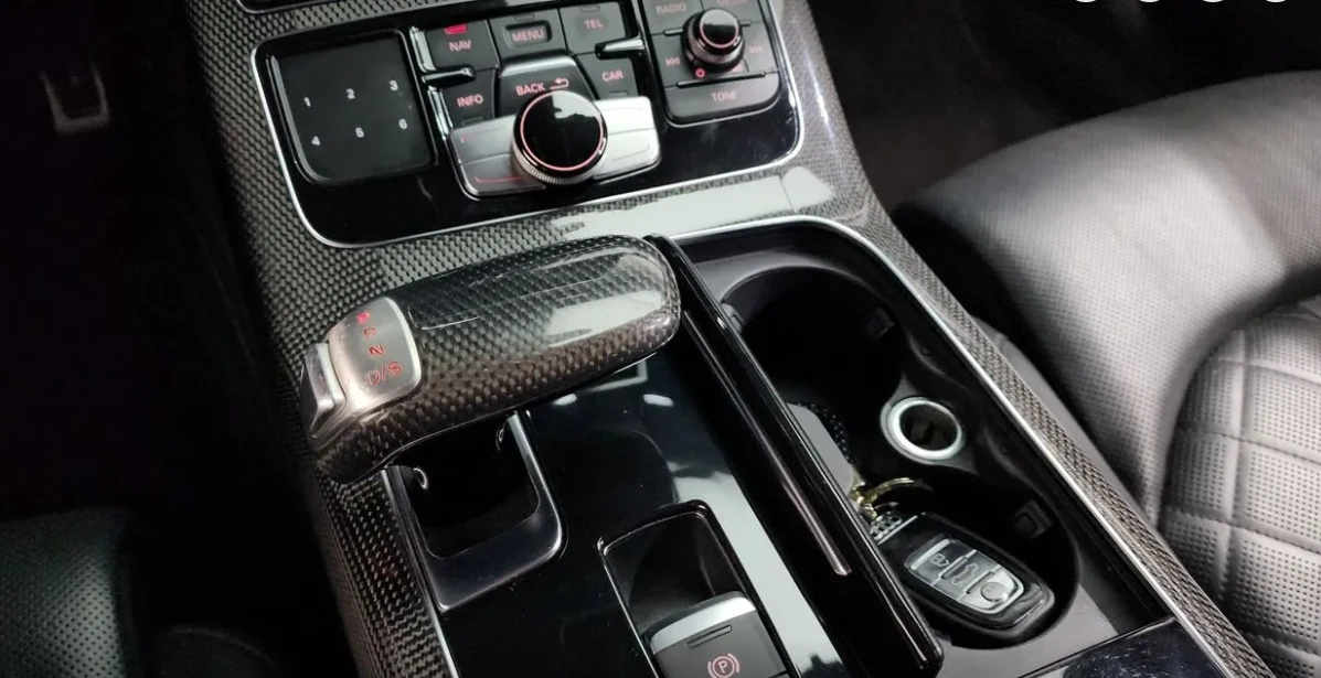 Audi S8 * АВТО КРЕДИТ* ЦЕНА ДО БГ * Сервизна история * , снимка 11 - Автомобили и джипове - 55460162