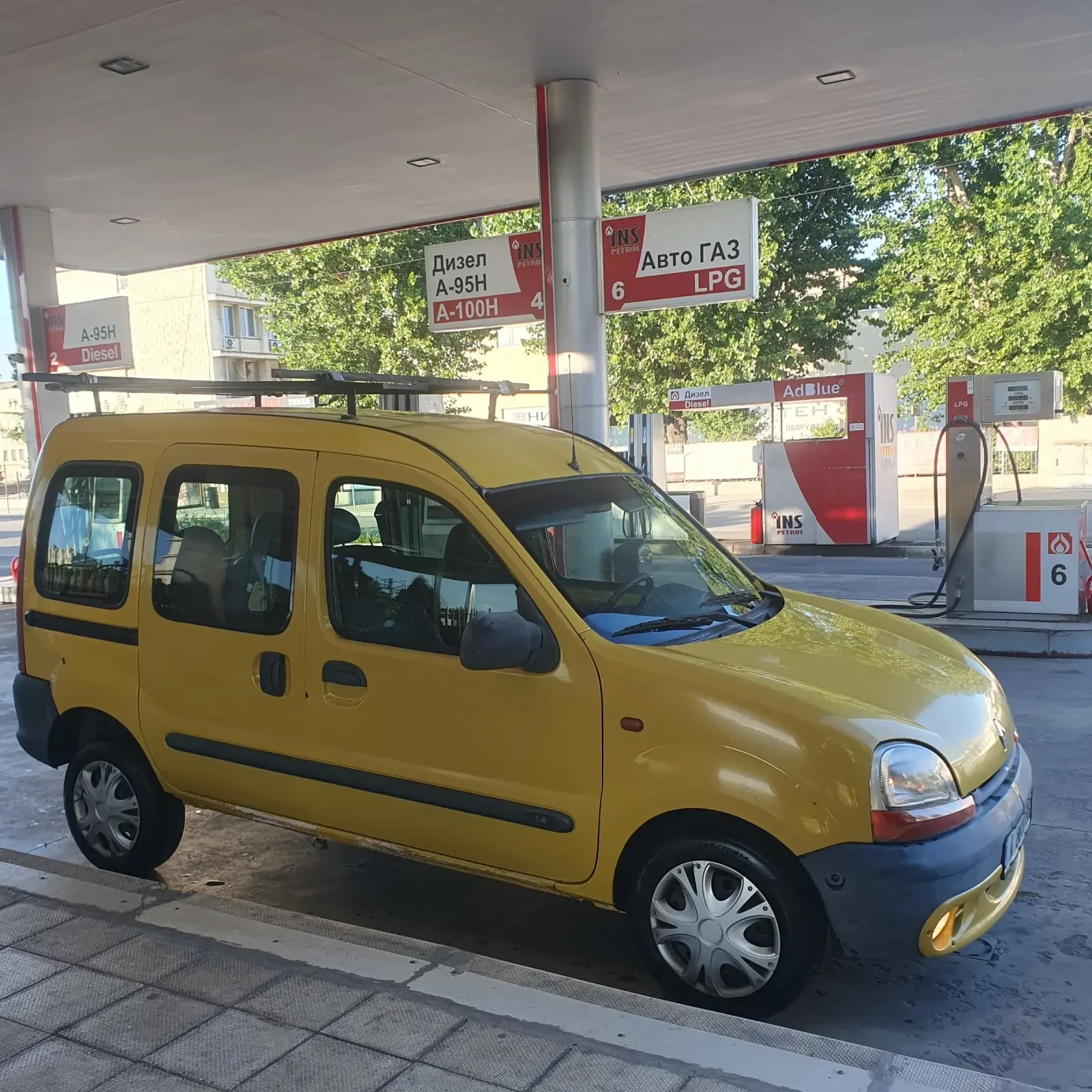 Renault Kangoo 1.2i Газ/Бензин, снимка 6 - Автомобили и джипове - 55622629