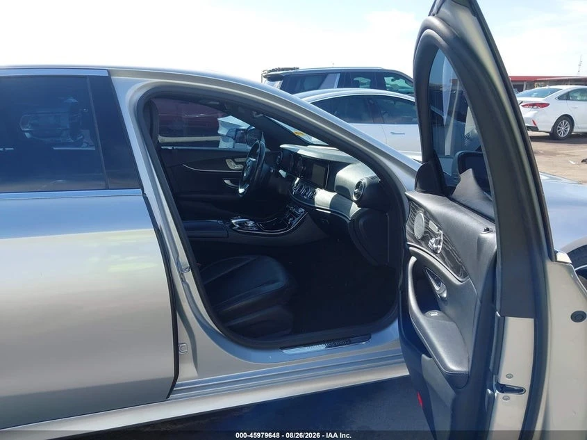 Mercedes-Benz E 300 2.0L I-4 DI, DOHC, VVT, TURBO, PREMIUM , 241HP, снимка 5 - Автомобили и джипове - 55877642