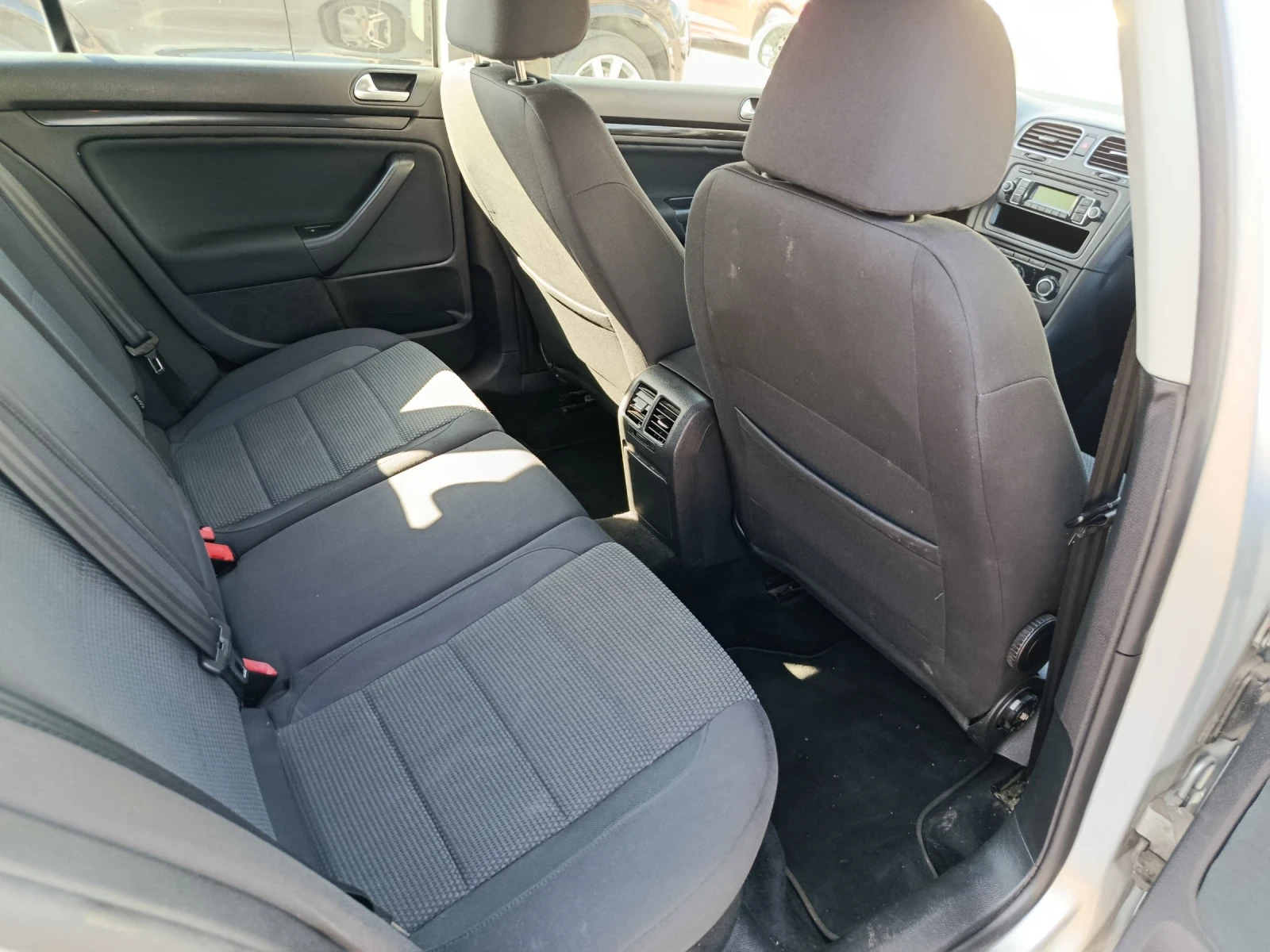 VW Golf 1.6 TDI HIGH LINE, снимка 12 - Автомобили и джипове - 56440449
