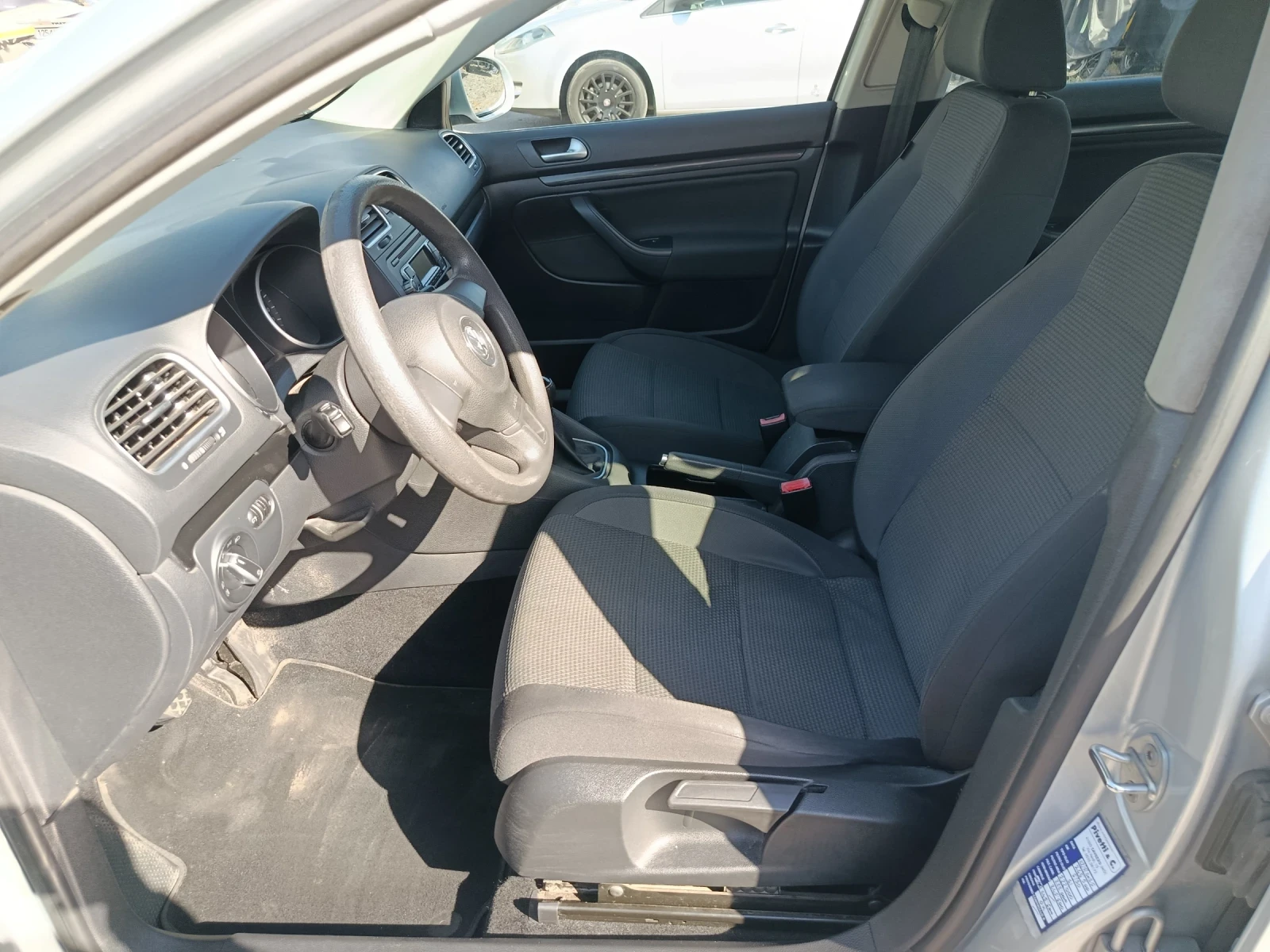 VW Golf 1.6 TDI HIGH LINE, снимка 6 - Автомобили и джипове - 56440449