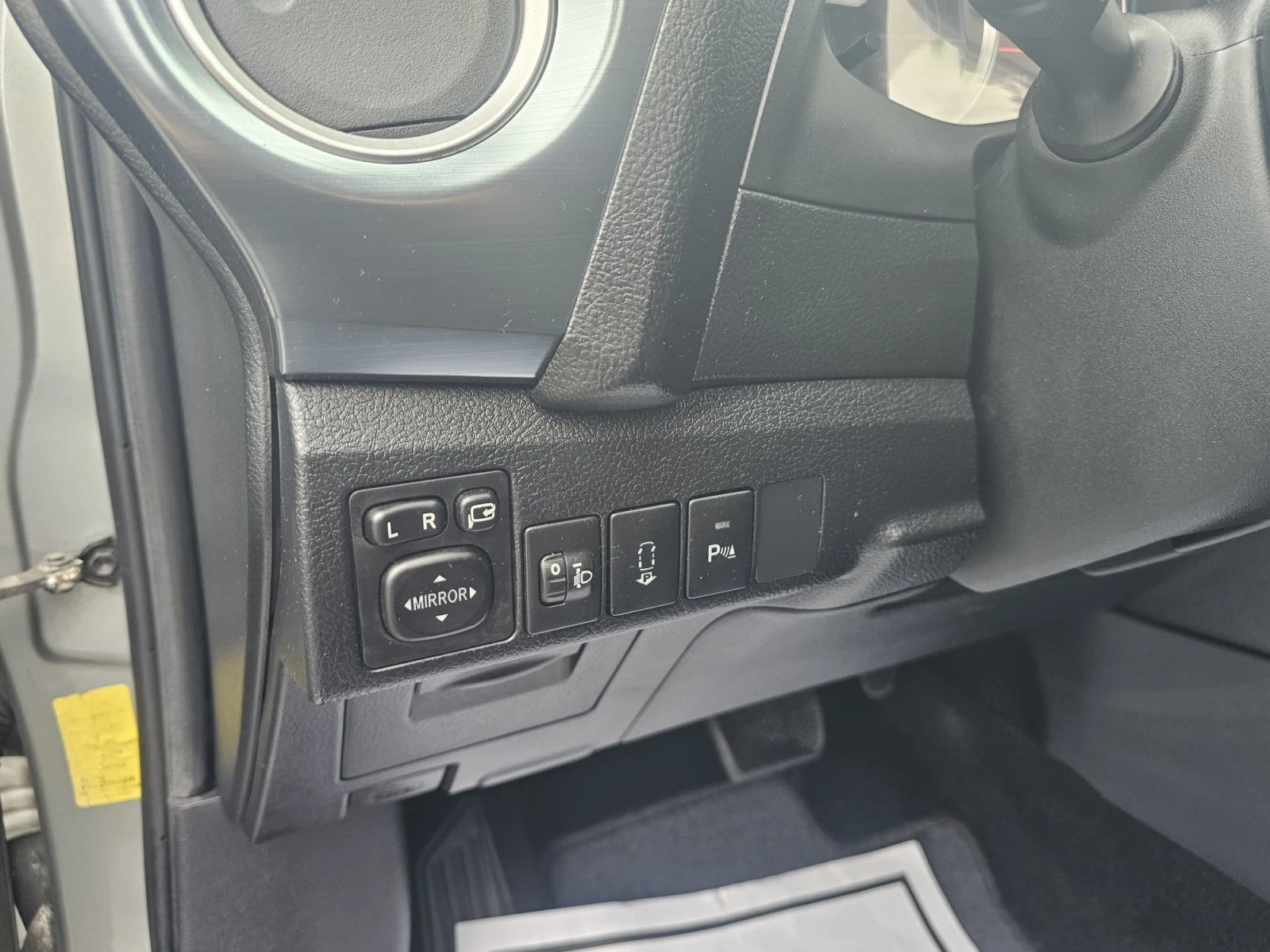 Toyota Auris 1.8 HYBRID, снимка 13 - Автомобили и джипове - 56733610