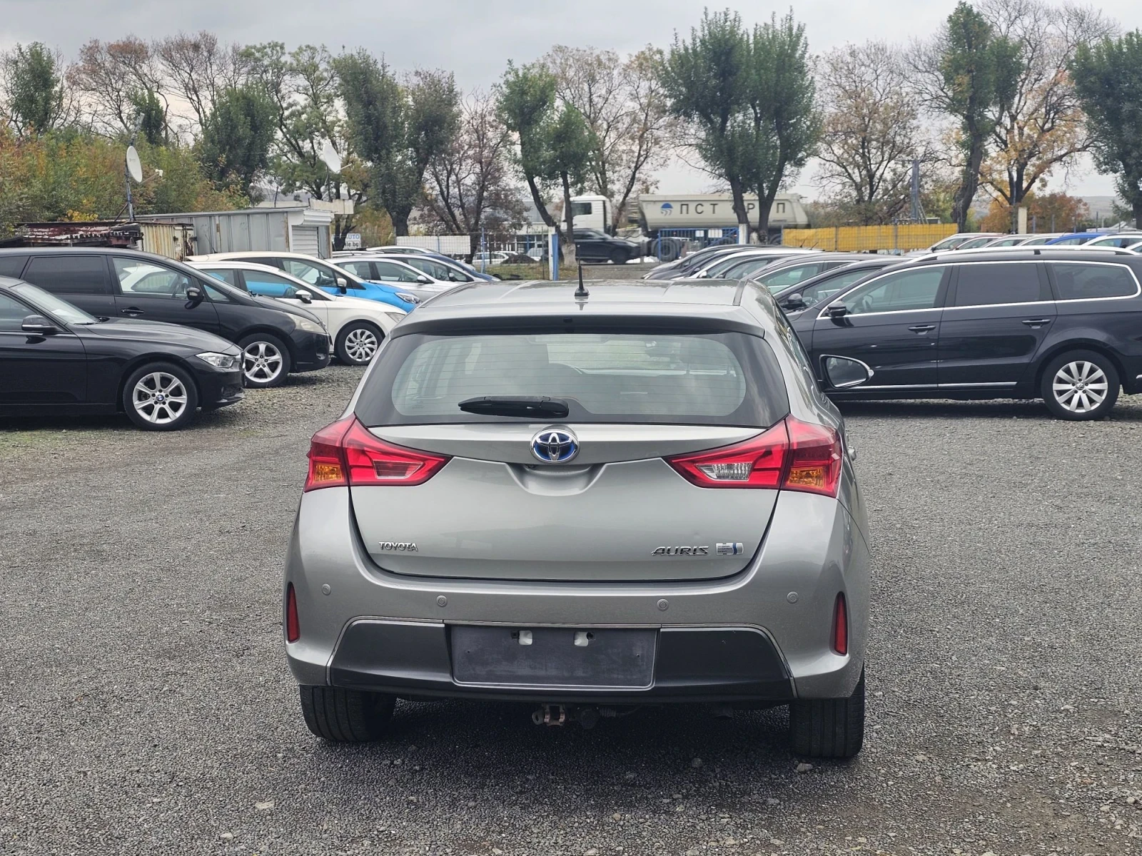 Toyota Auris 1.8 HYBRID, снимка 3 - Автомобили и джипове - 56733610
