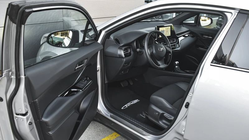 Toyota C-HR 2.0 Hybrid Club Automatic, снимка 8 - Автомобили и джипове - 51273486