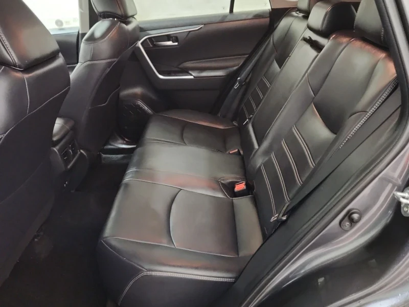 Toyota Rav4 XLE* Подгрев* Камера* Шибидах, снимка 11 - Автомобили и джипове - 52317622