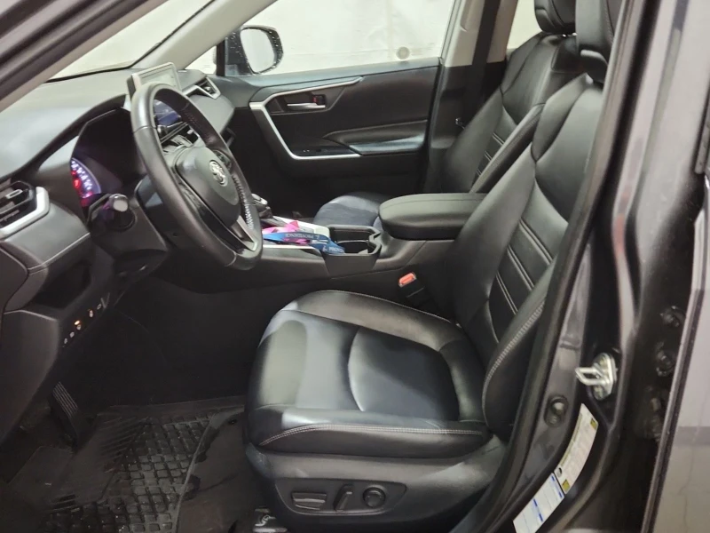 Toyota Rav4 XLE* Подгрев* Камера* Шибидах, снимка 6 - Автомобили и джипове - 52317622