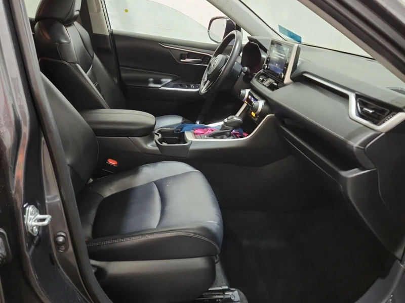 Toyota Rav4 XLE* Подгрев* Камера* Шибидах, снимка 10 - Автомобили и джипове - 52317622