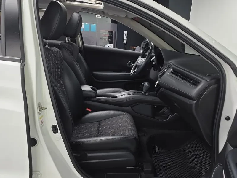 Honda Hr-v 1.8, снимка 11 - Автомобили и джипове - 56303788