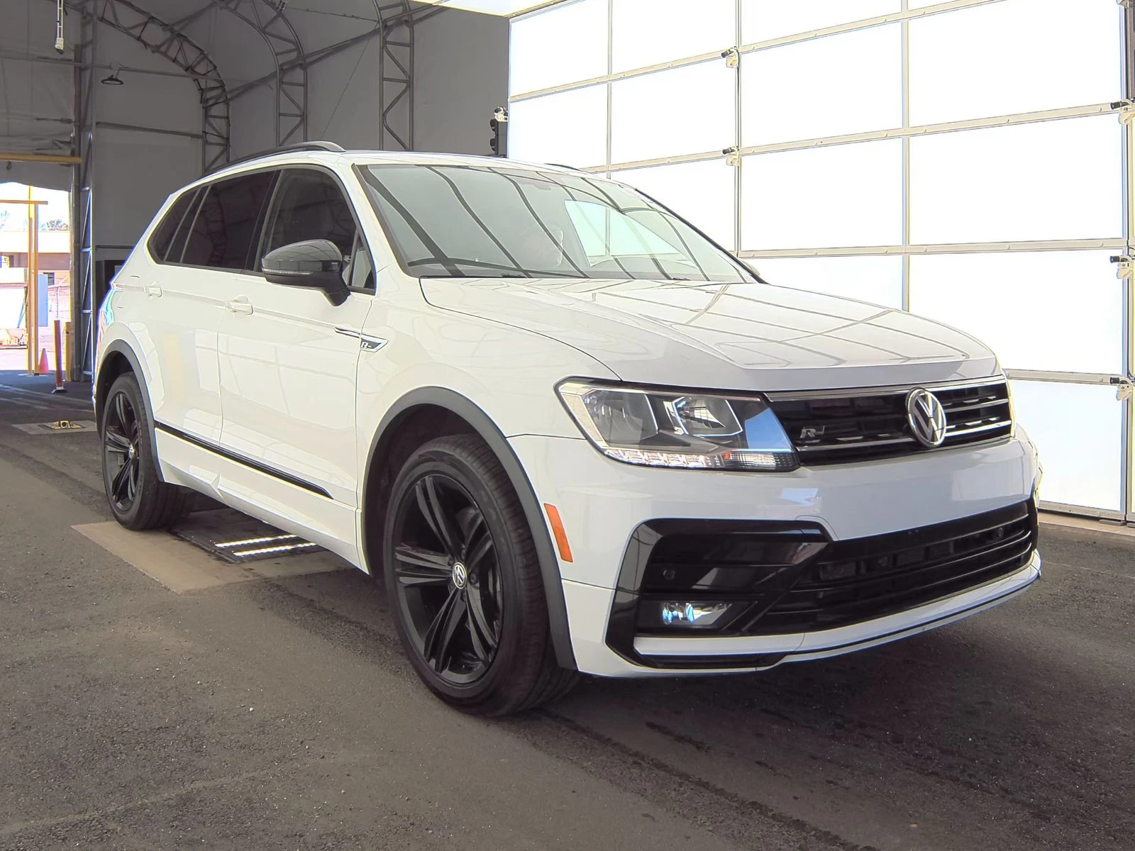 VW Tiguan R-Line* SEL Jet Black* 7места* * дистроник* камера - изображение 2
