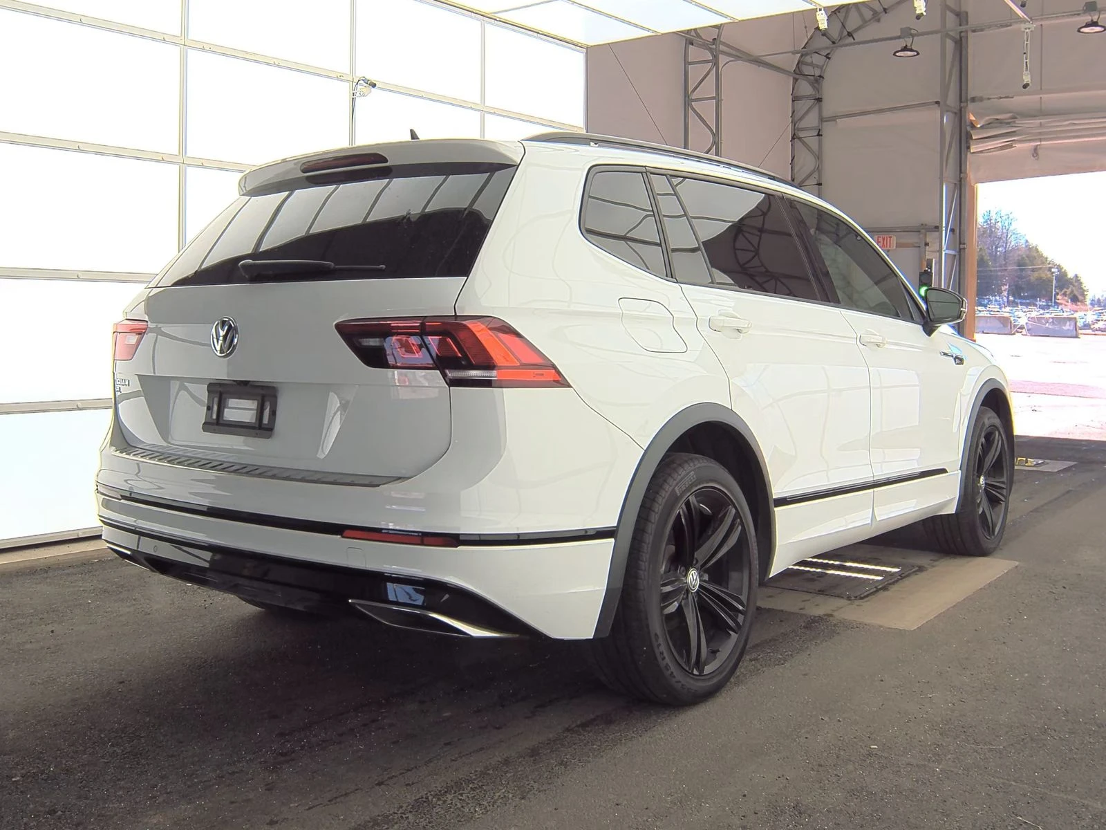 VW Tiguan R-Line* SEL Jet Black* 7места* * дистроник* камера - изображение 6